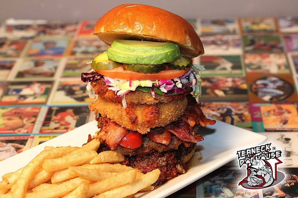 Teaneck Doghouse | restaurant | 1415 Palisade Ave, Teaneck, NJ 07666, USA | 2015307733 OR +1 201-530-7733