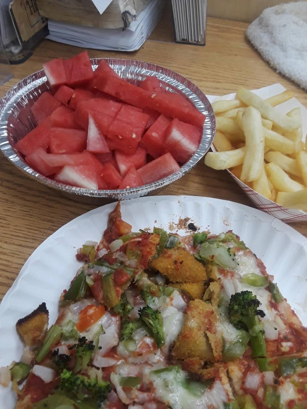 Bennys Famous Pizza | restaurant | 4514 13th Ave, Brooklyn, NY 11219, USA | 7184382369 OR +1 718-438-2369