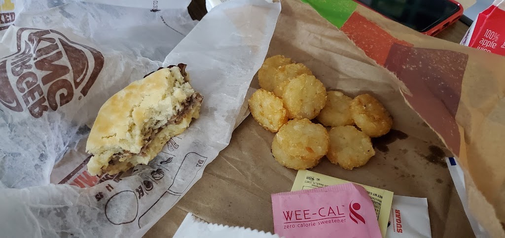 Burger King | restaurant | 215 N Davis Ave, Cleveland, MS 38732, USA | 6625468053 OR +1 662-546-8053