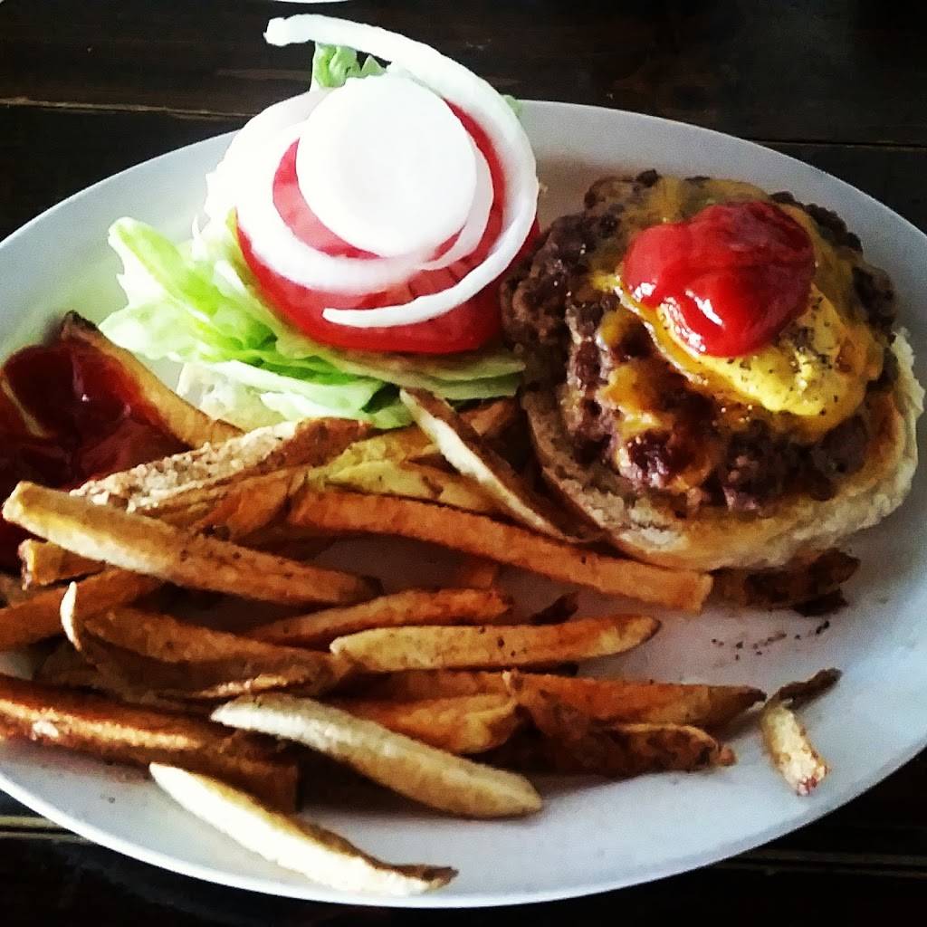 The Olde Ice House | restaurant | 1925 Lakehurst Rd, Buckhorn, ON K0L 1J0, Canada | 7056571131 OR +1 705-657-1131