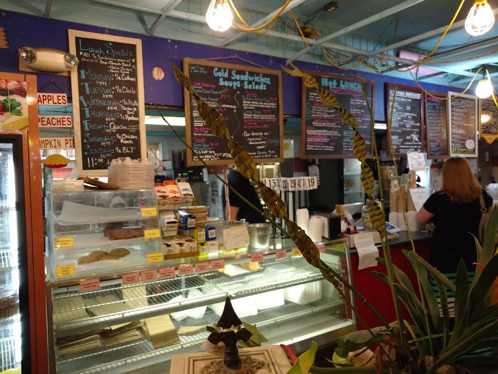 Ginnys & Jane Es Cafe and Gift Store | cafe | 9807 Gulf Dr, Anna Maria, FL 34216, USA | 9417783170 OR +1 941-778-3170