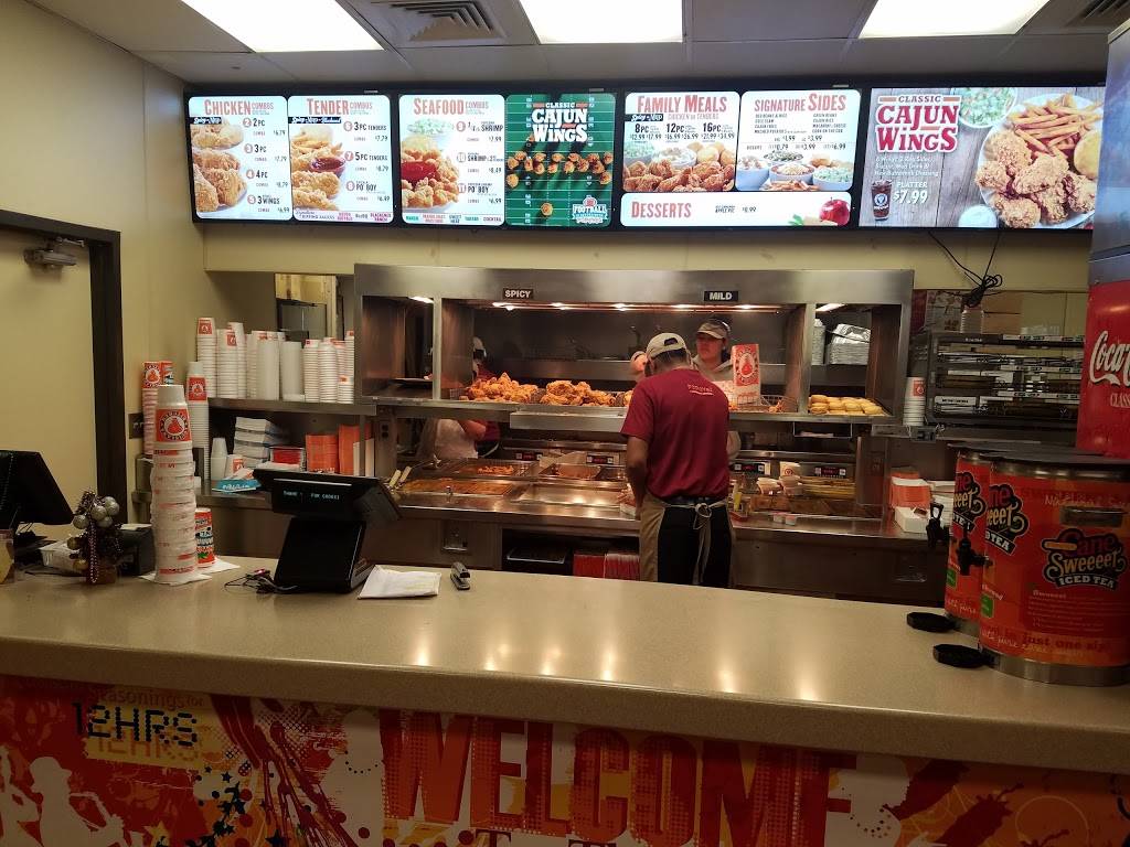 Popeyes Louisiana Kitchen | restaurant | 257 S Bolingbrook Dr, Bolingbrook, IL 60440, USA | 6307590037 OR +1 630-759-0037