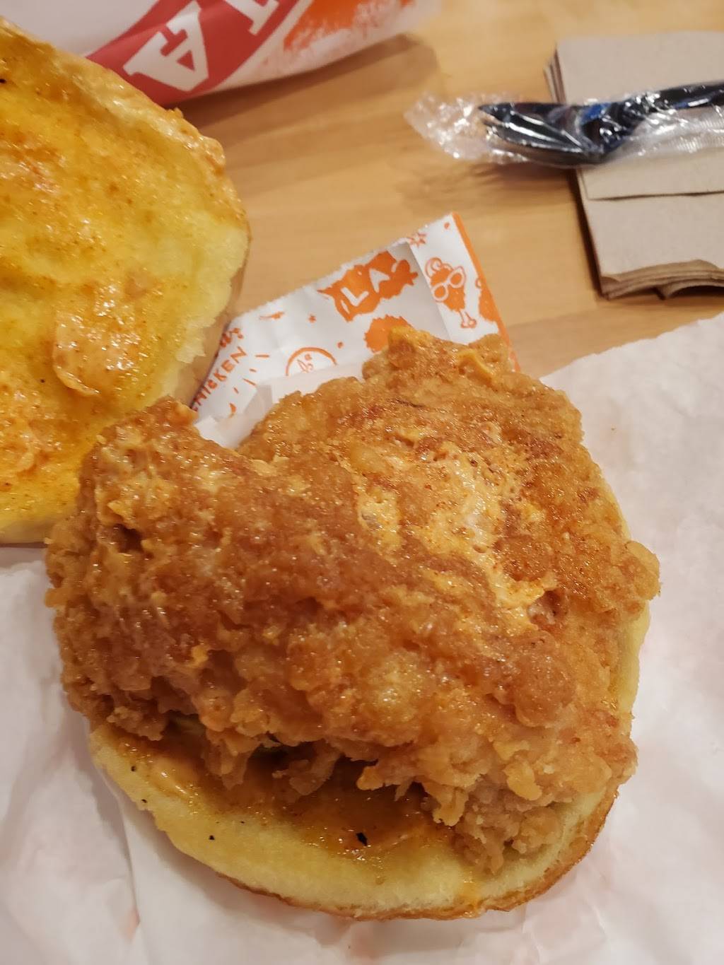 Popeyes Louisiana Kitchen | restaurant | 2122 E Colfax Ave, Denver, CO 80206, USA | 3033551505 OR +1 303-355-1505