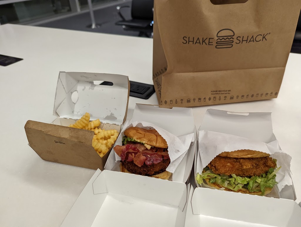 Shake Shack | restaurant | 8500 Peña Blvd, Denver, CO 80249, USA | 7208685936 OR +1 720-868-5936