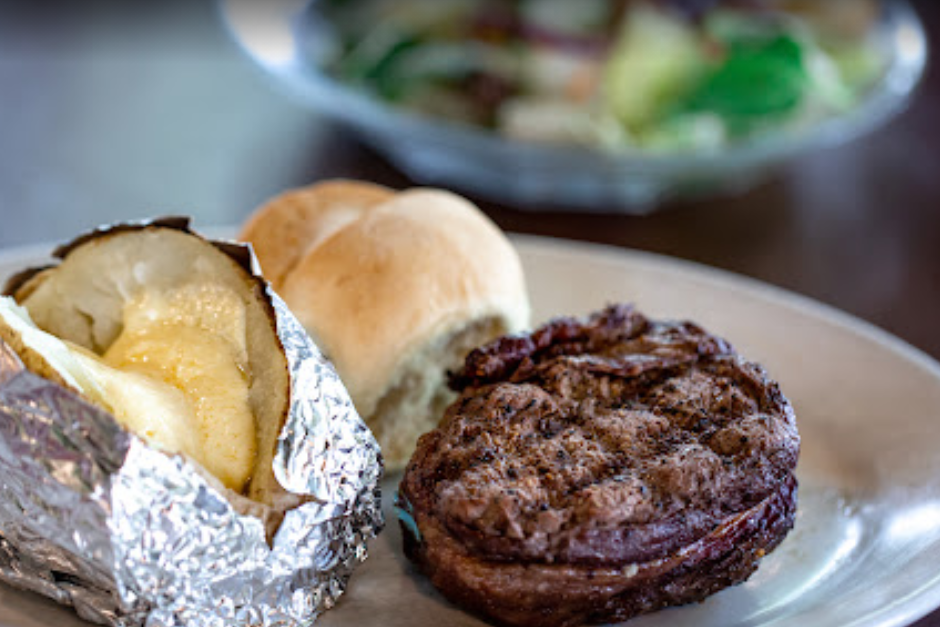 The Farmhouse | restaurant | 407 S Van Buren St, Abilene, KS 67410, USA | 7852637995 OR +1 785-263-7995