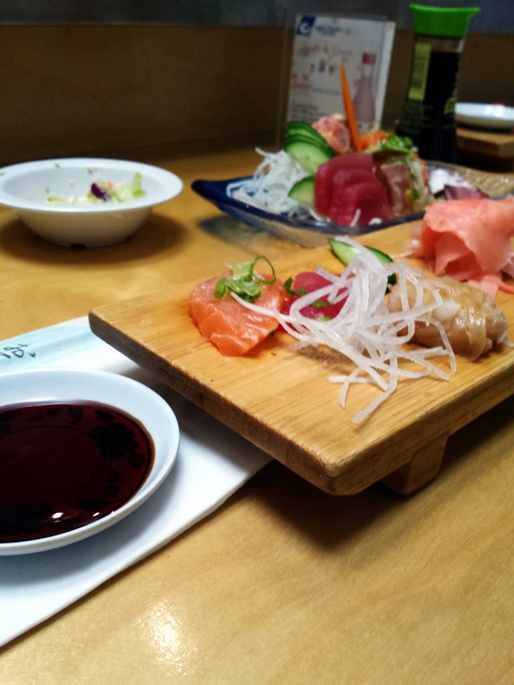 Sushi Momo | restaurant | 208 N Harbor Blvd, Fullerton, CA 92832, USA | 7145258974 OR +1 714-525-8974