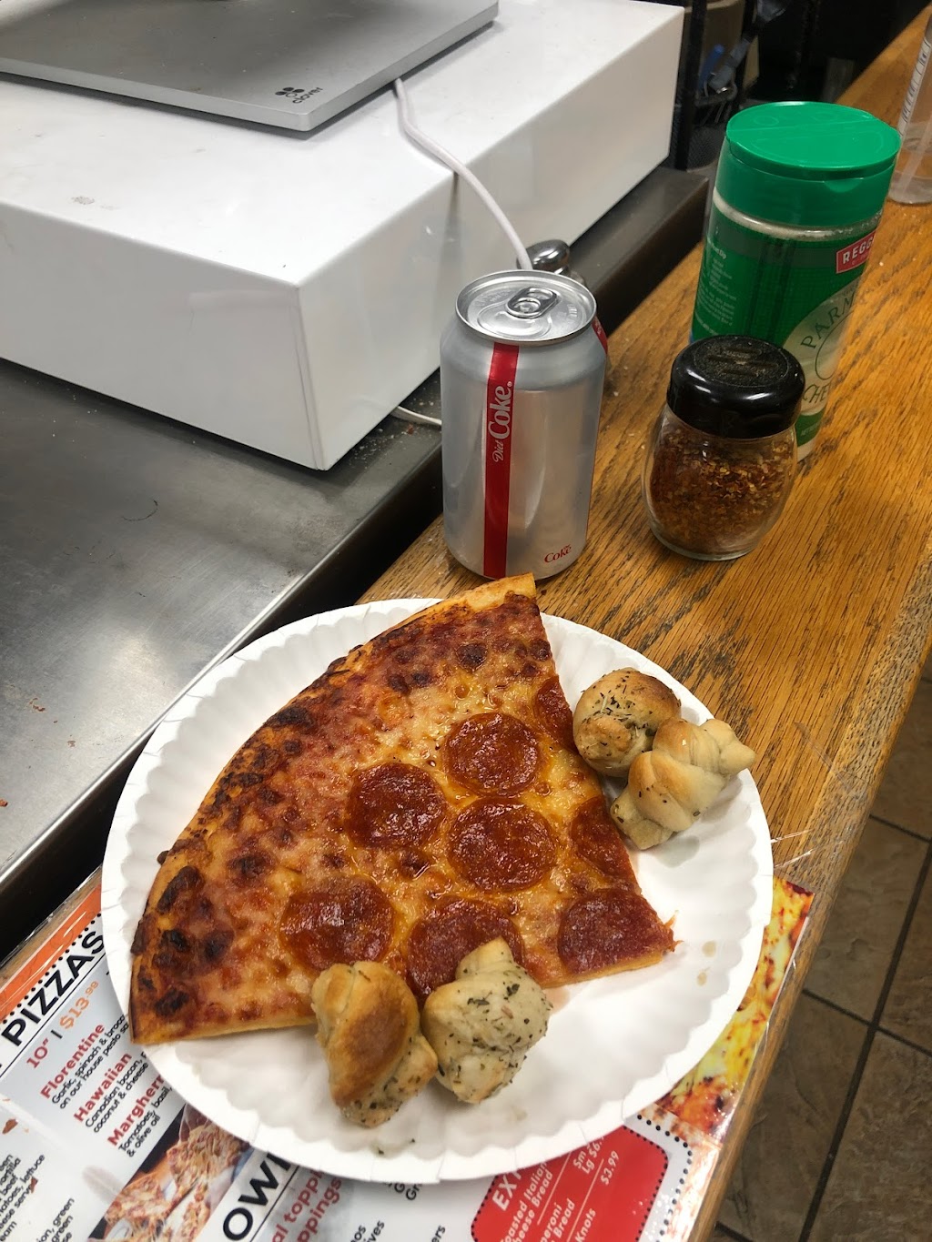 Pyramid Pizza & Grill | restaurant | 2329 Hennepin Ave S, Minneapolis, MN 55405, USA | 6123773422 OR +1 612-377-3422