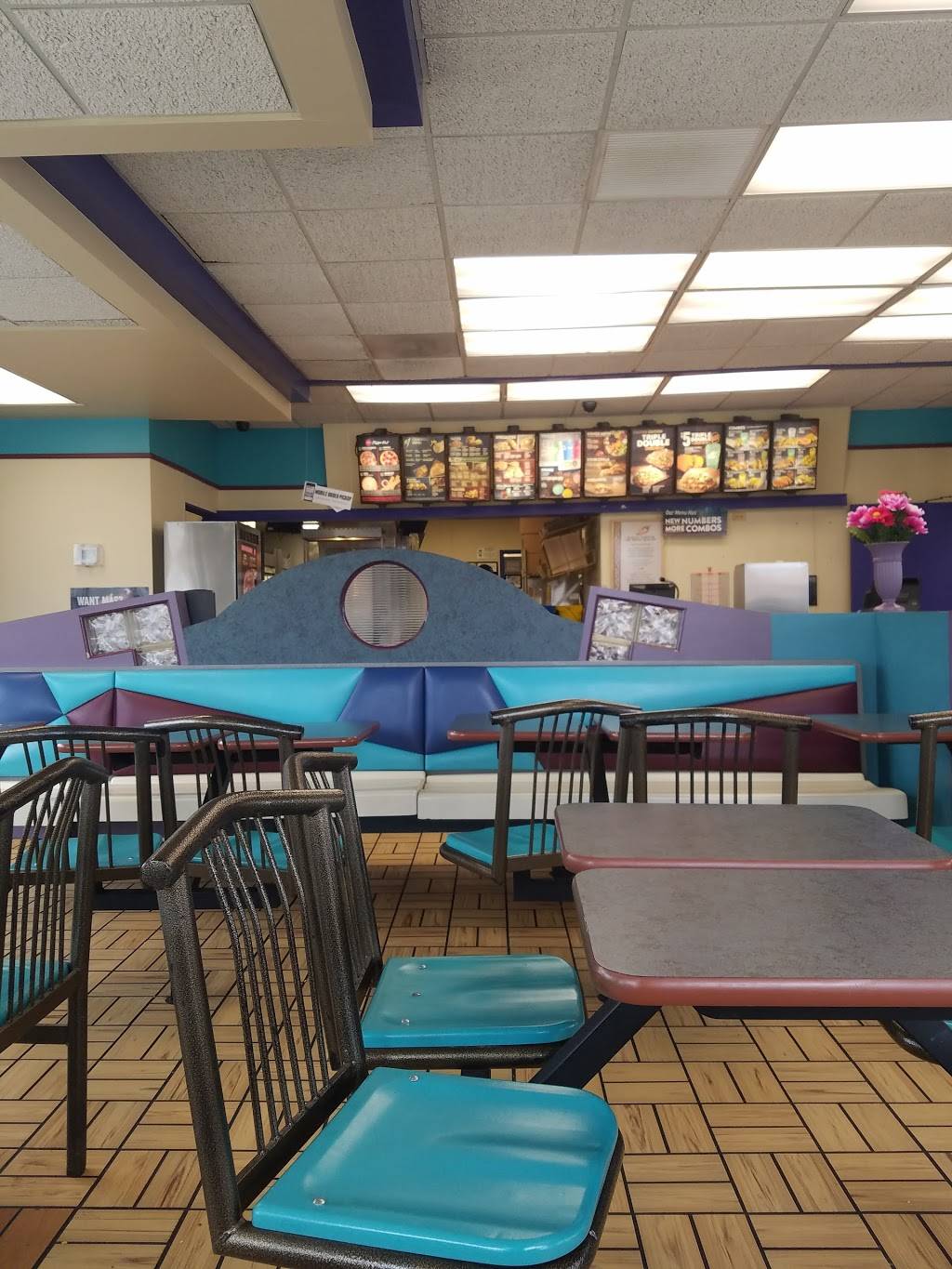 Taco Bell | meal takeaway | 115 S Illinois 83, Grayslake, IL 60030, USA | 8475482290 OR +1 847-548-2290