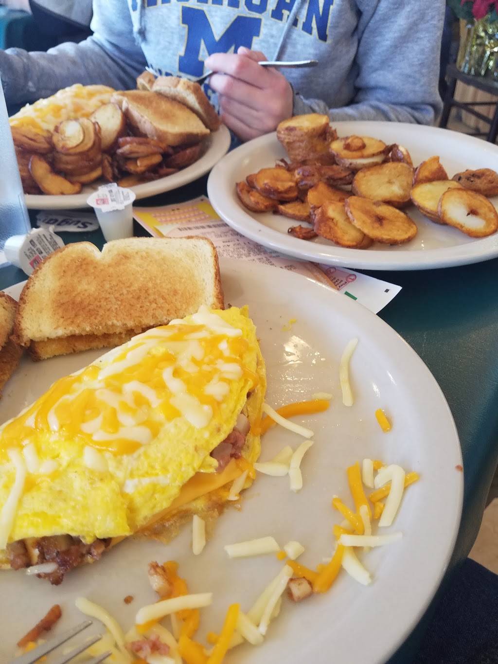 Airport Restaurant & Spirits | restaurant | 3608 Wildwood Ave, Jackson, MI 49202, USA | 5177833616 OR +1 517-783-3616