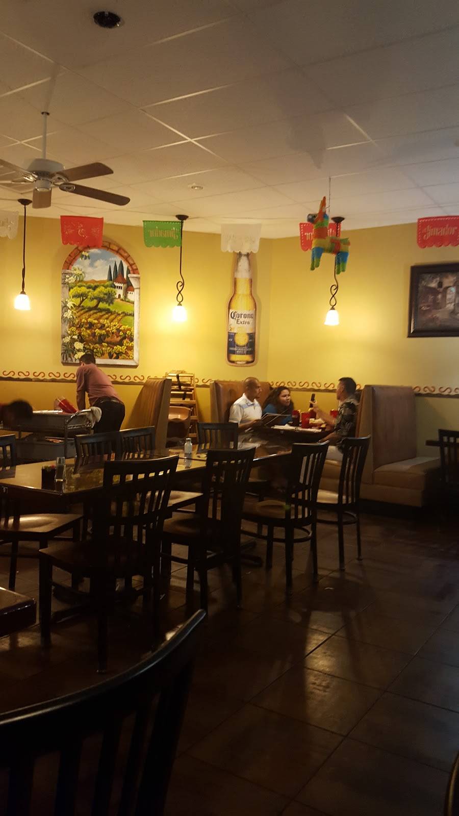 El Pueblito | restaurant | 1705 Forest Hills Blvd, Bella Vista, AR 72715, United States | 4798552324 OR +1 479-855-2324