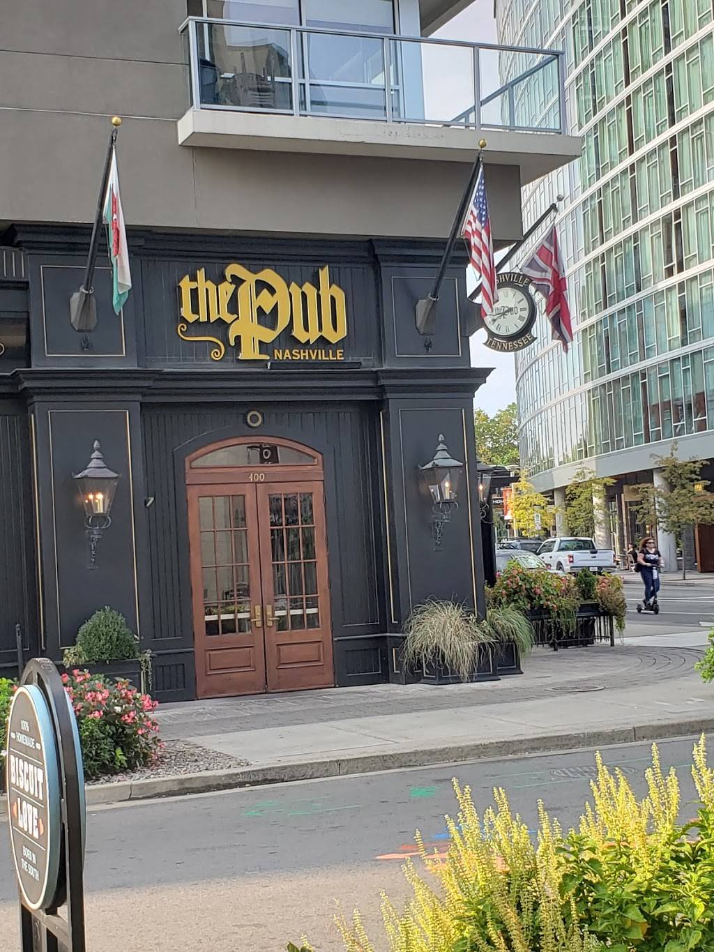 Biscuit Love Gulch | restaurant | 316 11th Ave S, Nashville, TN 37203, USA | 6154909584 OR +1 615-490-9584