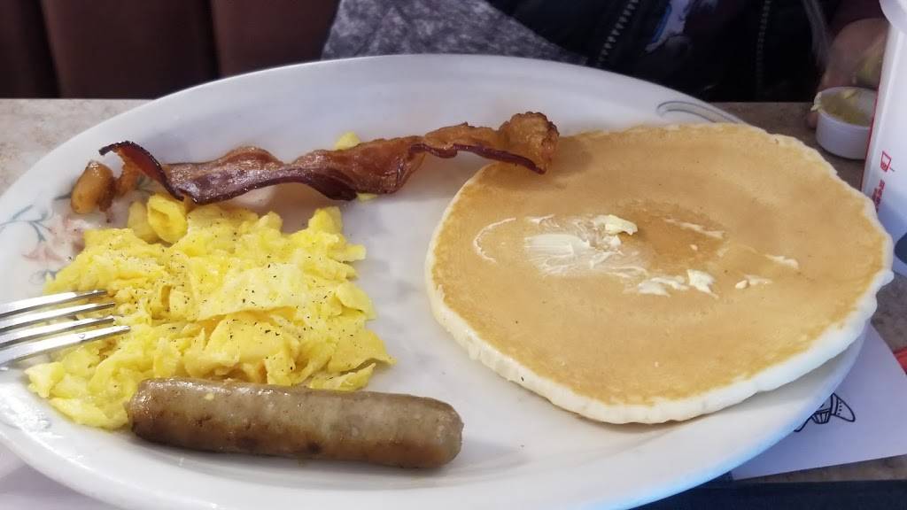 Charlies Family Restaurant | restaurant | 210 N Ivy St, Escondido, CA 92025, USA | 7607381545 OR +1 760-738-1545