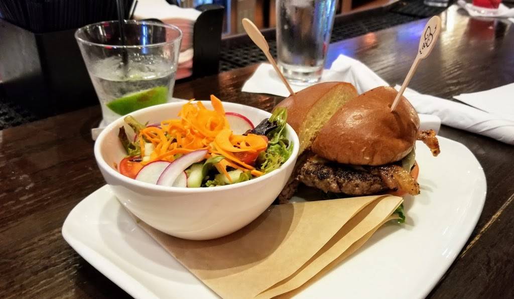 Harry Carays 7th Inning Stretch | restaurant | Water Tower Place, 835 N Michigan Ave, Chicago, IL 60611, USA | 3122020500 OR +1 312-202-0500