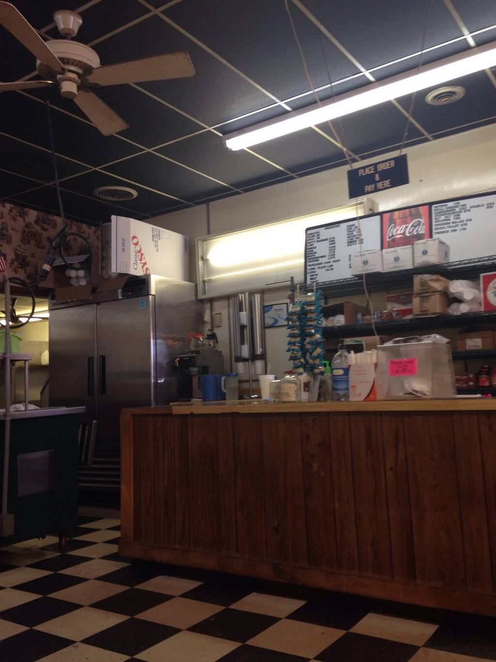 Diamond Daves Grill | restaurant | 115 Main St, Bladenboro, NC 28320, USA | 9108633212 OR +1 910-863-3212