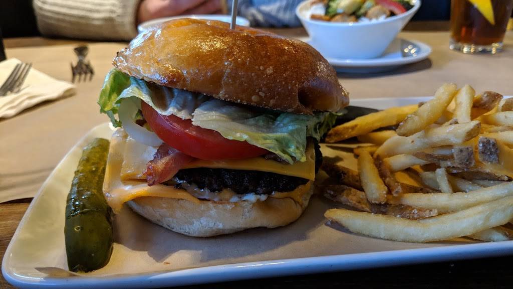 Jack Astors Bar & Grill | restaurant | 125 Roland Michener Dr, Kanata, ON K2T 1G7, Canada | 6132711041 OR +1 613-271-1041