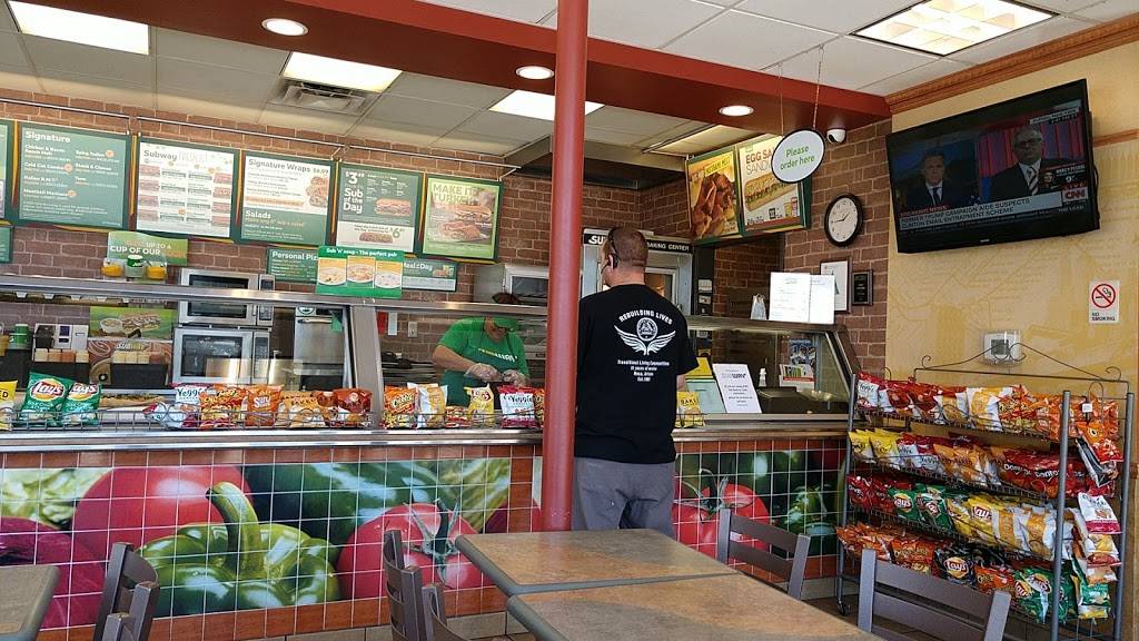 Subway | meal takeaway | 161 W Main St, Mesa, AZ 85201, USA | 4806449590 OR +1 480-644-9590