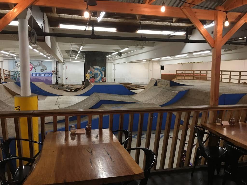 Schmizza Pub & Grub | restaurant | 2700 NE 82nd Ave, Portland, OR 97220, USA | 5032579992 OR +1 503-257-9992