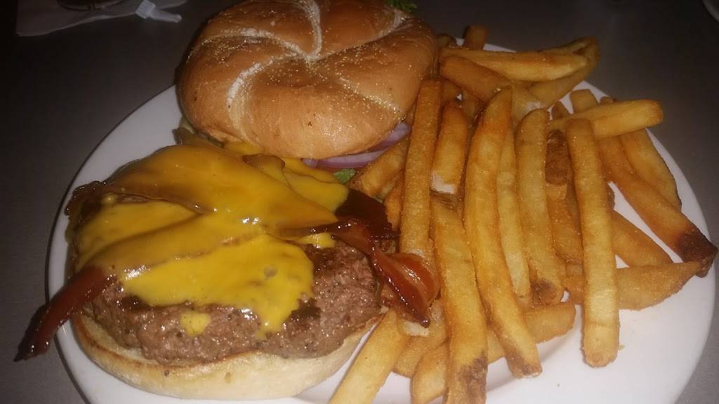 Arctic Breakaway | restaurant | 501 Coliseum Dr, Chelsea, MI 48118, USA | 7344759999 OR +1 734-475-9999