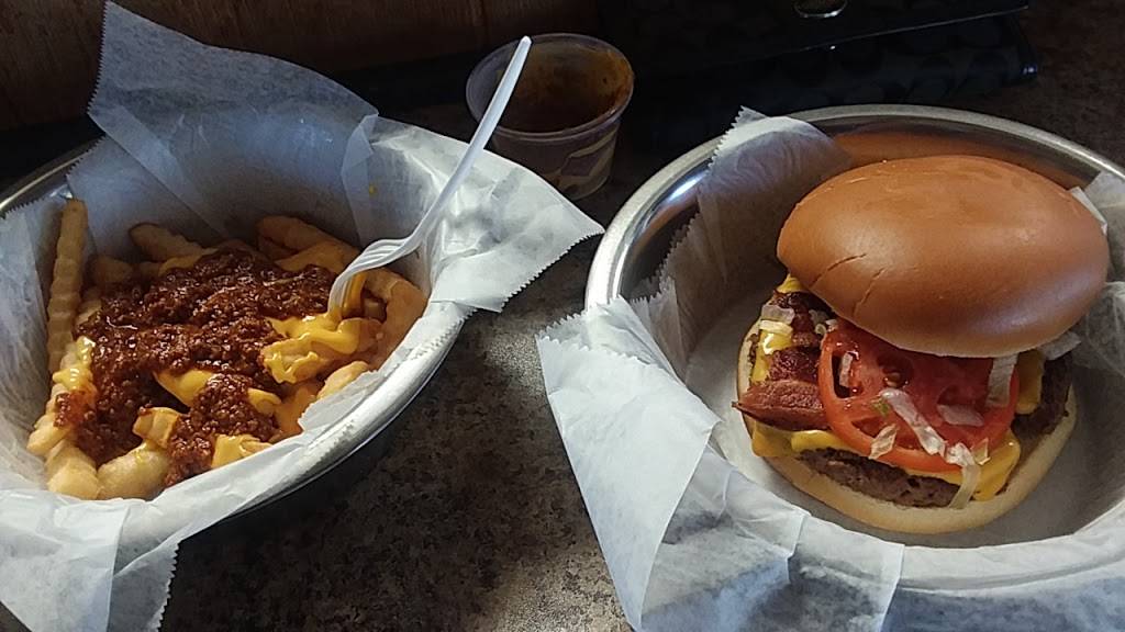 The Dog House | restaurant | 605 N Main St, Campobello, SC 29322, USA | 8644684458 OR +1 864-468-4458