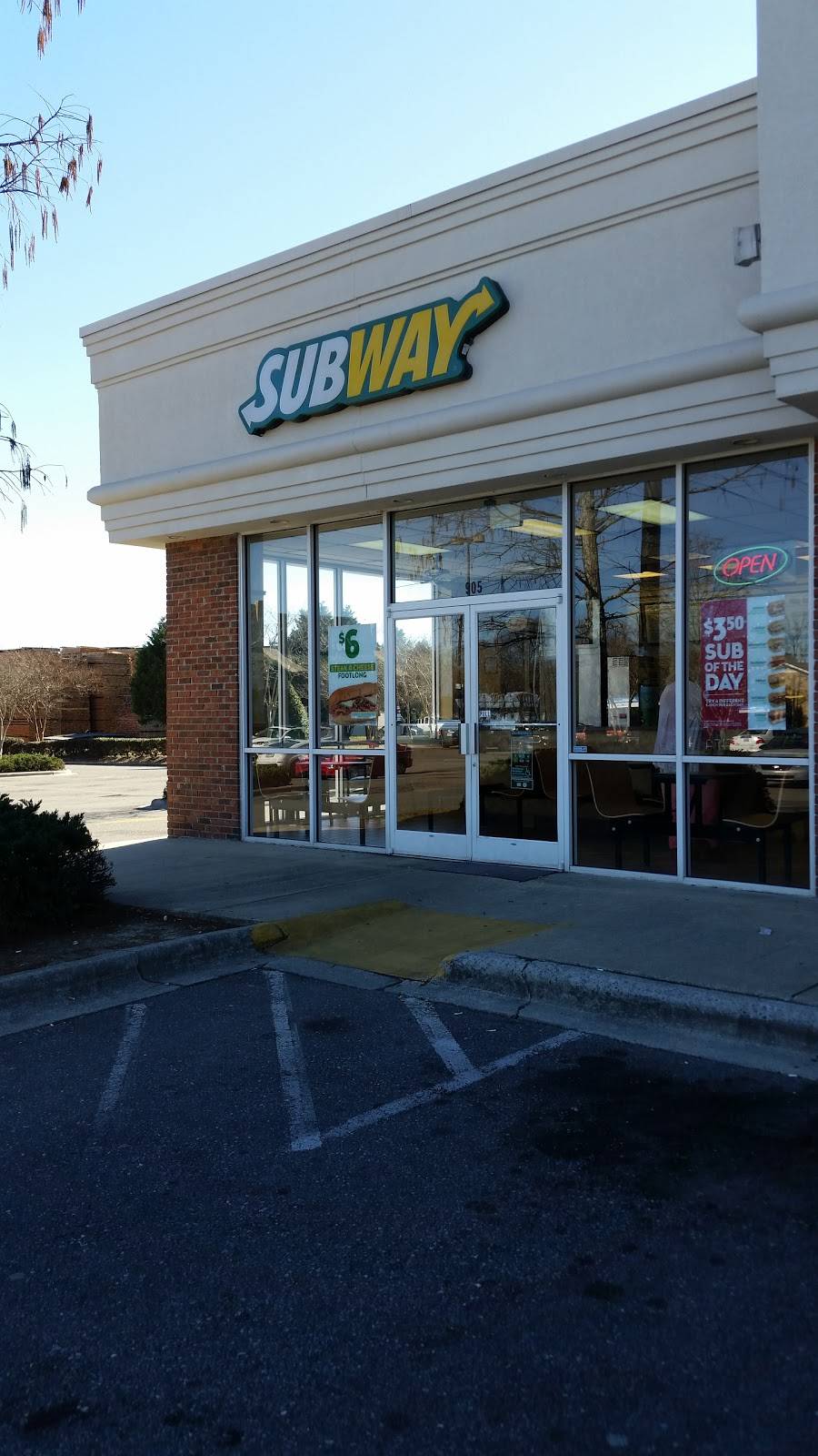 Subway | restaurant | 905 S Brightleaf Blvd, Smithfield, NC 27577, USA | 9199891869 OR +1 919-989-1869