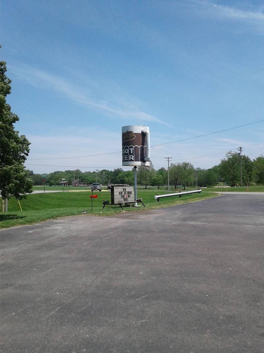 Riggens Frostop | restaurant | 314 N Pennsylvania St, Chrisman, IL 61924, USA | 2172692223 OR +1 217-269-2223