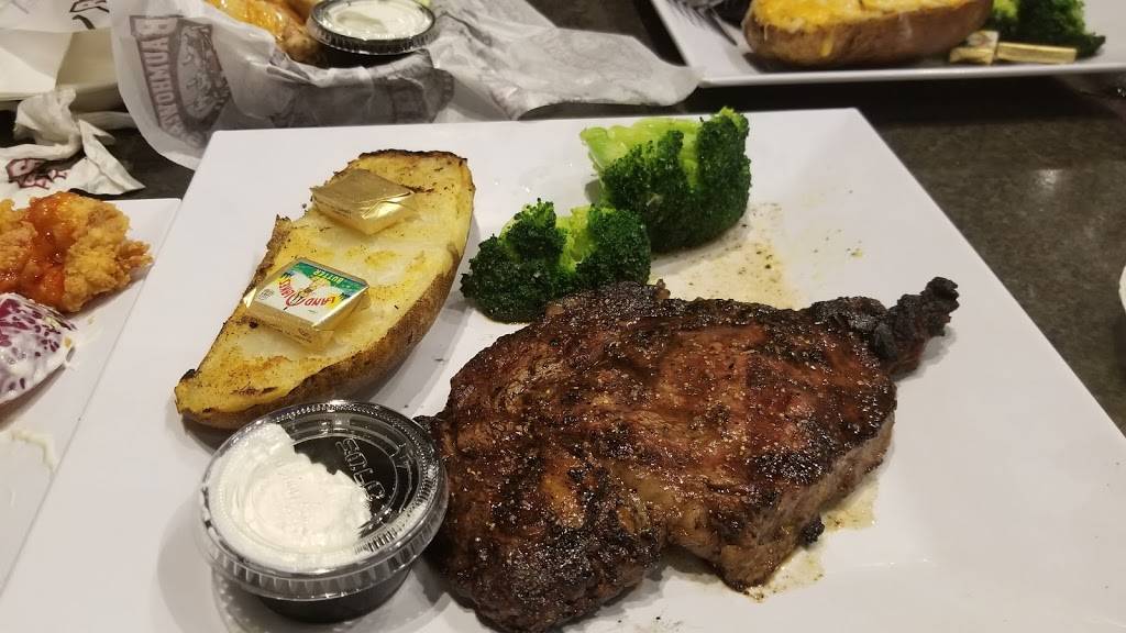 Baumhowers Victory Grille | restaurant | 4251 Courtney Dr, Tuscaloosa, AL 35405, USA | 2055565658 OR +1 205-556-5658