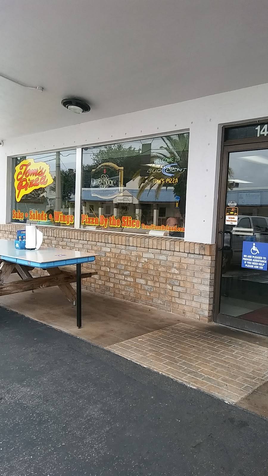Toms Pizza Shop | restaurant | 140 E Rich Ave, DeLand, FL 32724, USA | 3867382511 OR +1 386-738-2511