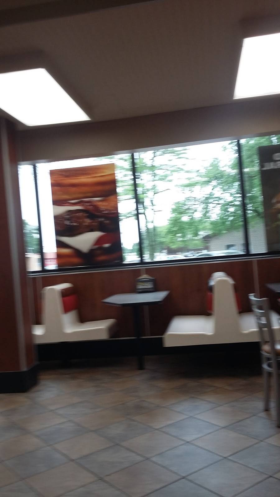 Hardees | restaurant | 307 S N Grant St, Clinton, IL 61727, USA | 2179356222 OR +1 217-935-6222