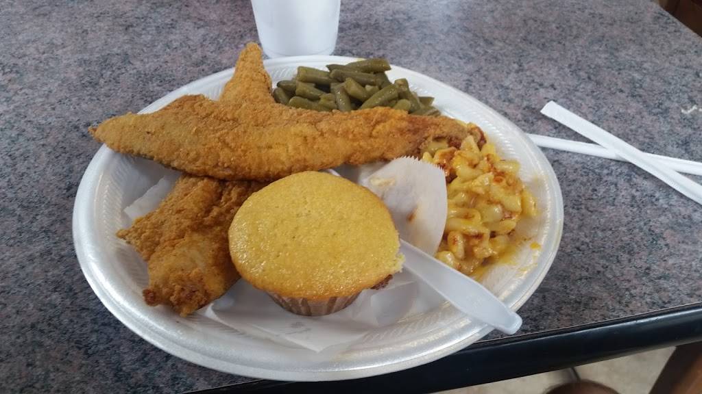 Gwen & Frannys Fried Chicken | restaurant | 22141 Whyte Hardee Blvd, Hardeeville, SC 29927, USA | 8437846080 OR +1 843-784-6080
