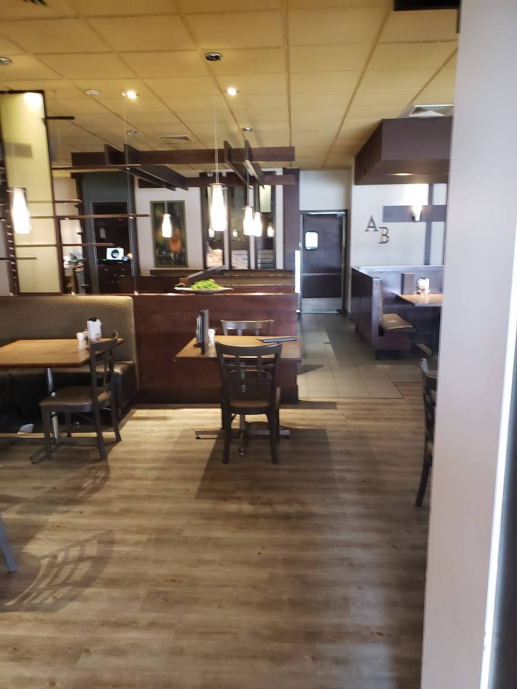 Rôtisserie St-Hubert | restaurant | 203 Boulevard Frontenac O, Thetford Mines, QC G6G 6K2, Canada | 4183357557 OR +1 418-335-7557