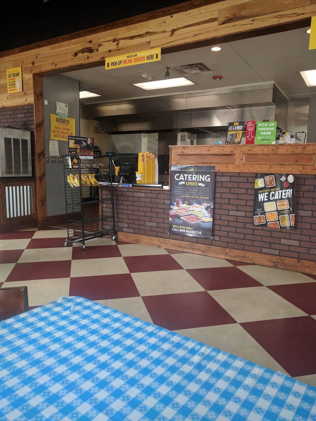 Dickeys Barbecue Pit | restaurant | 23123 Woodward Ave, Ferndale, MI 48220, USA | 2485653355 OR +1 248-565-3355