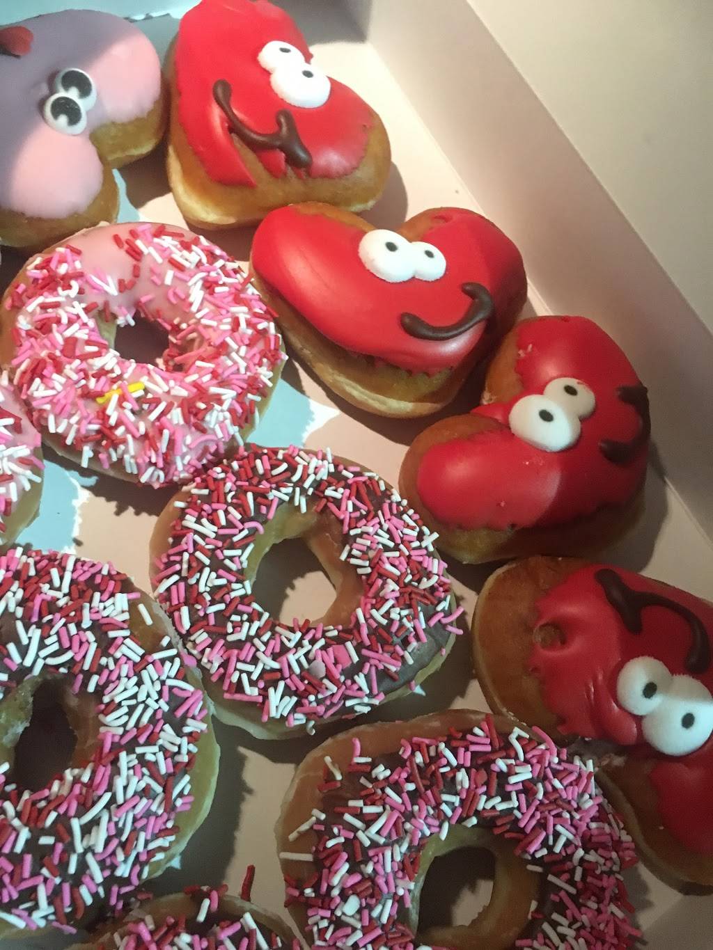 Krispy Kreme | bakery | 3400 W Mercury Blvd, Hampton, VA 23666, USA | 7578266111 OR +1 757-826-6111