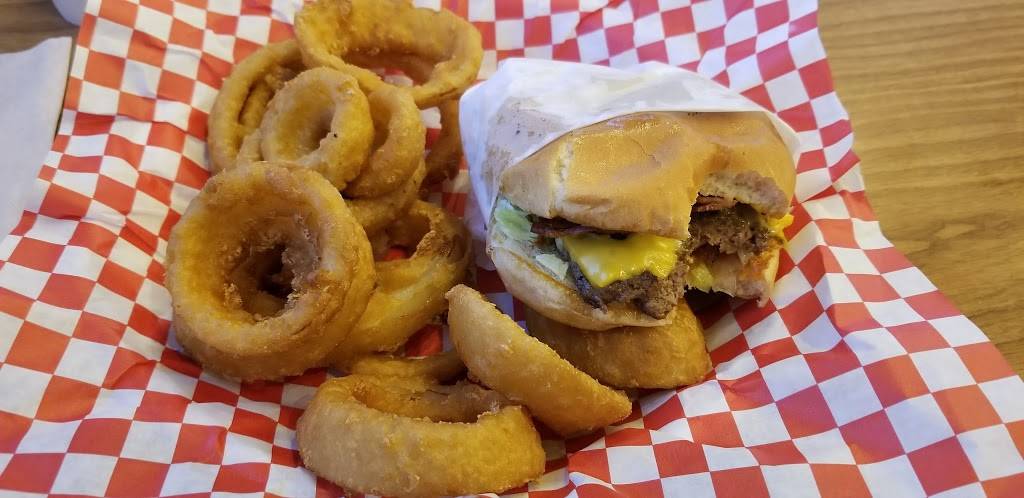Daves Burger Barn | restaurant | 600 N Patricia St, Waco, TX 76705, USA | 2548678000 OR +1 254-867-8000