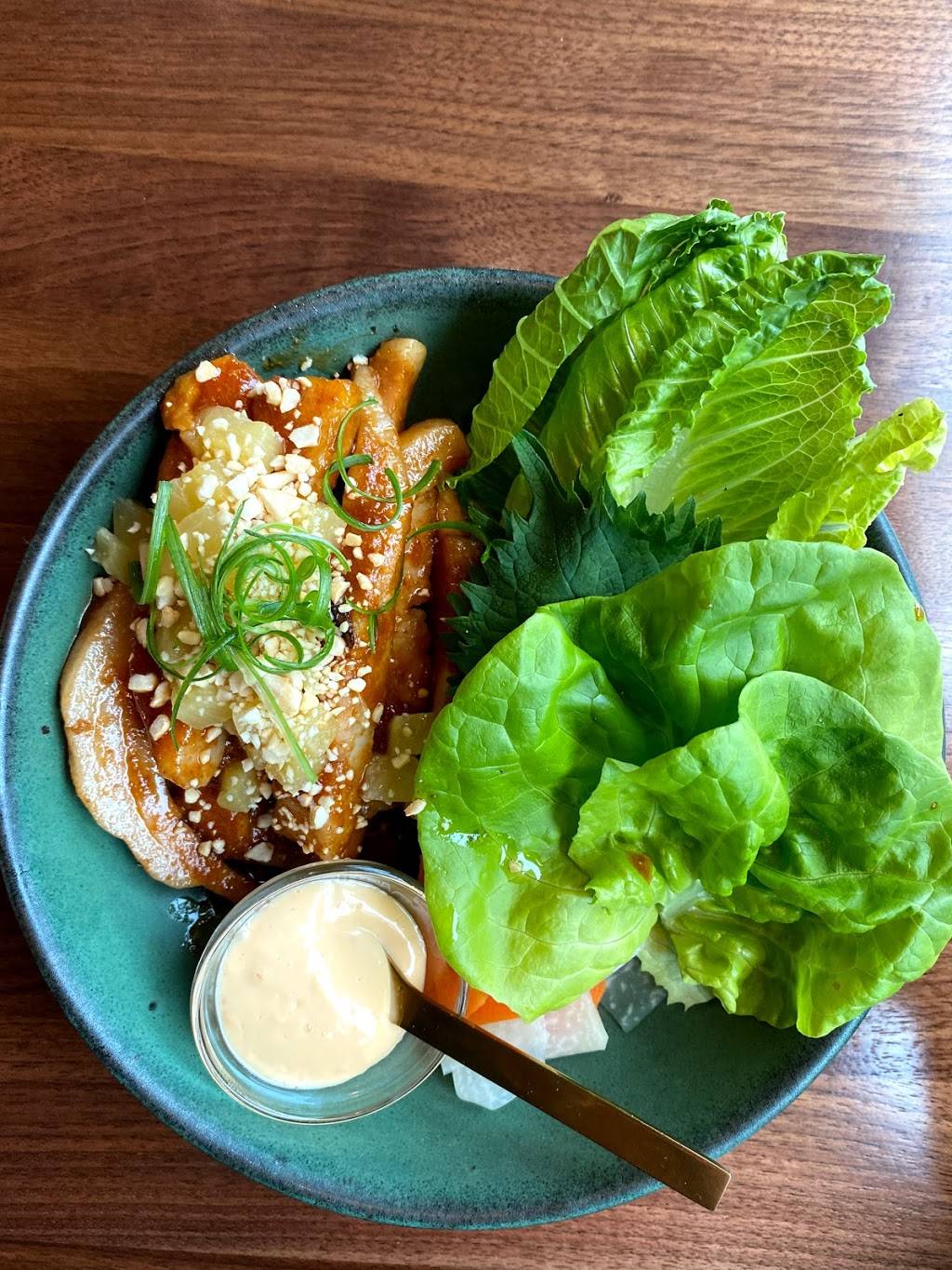 Mineral | restaurant | 1027 Yonge St, Toronto, ON M4W 2K9, Canada | 4169258565 OR +1 416-925-8565