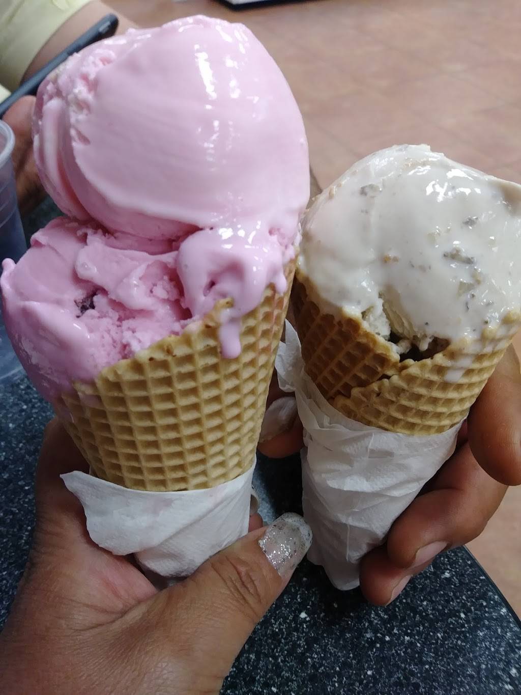 Braums | restaurant | 3400 E Trinity Mills Rd, Carrollton, TX 75006, USA | 9723800110 OR +1 972-380-0110