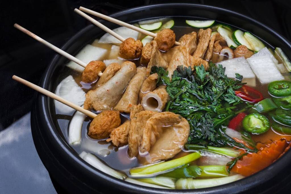 Ahjoomahs Apron Korean Restaurant | restaurant | 218 W Cermak Rd, Chicago, IL 60616, USA | 3123262800 OR +1 312-326-2800