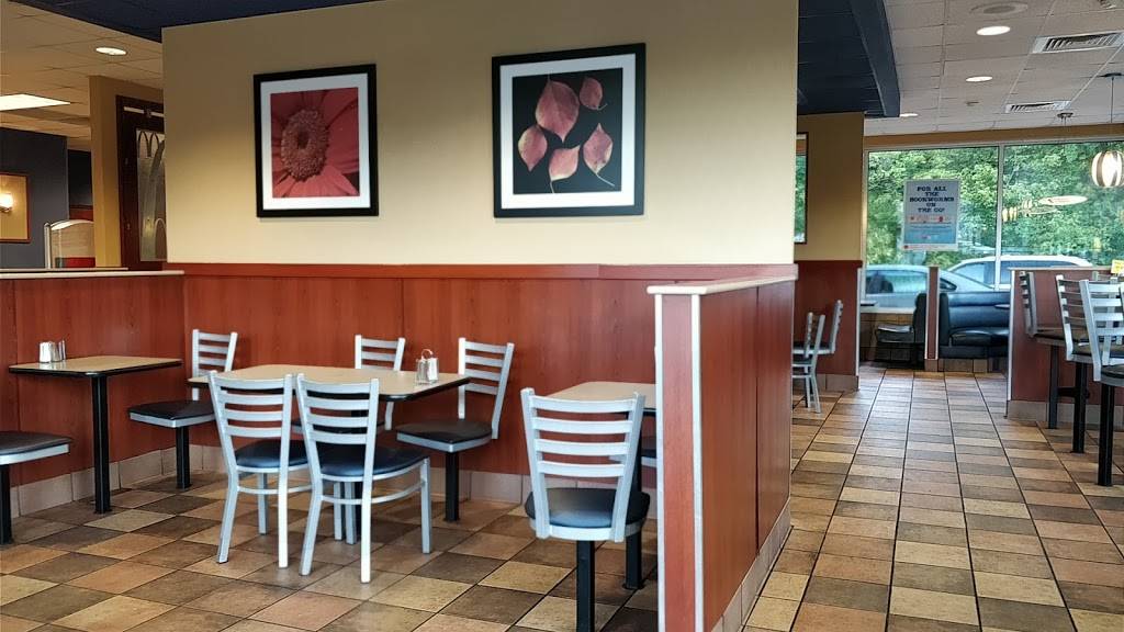 McDonalds | cafe | 1102 Volunteer Pkwy, Bristol, TN 37620, USA | 4237643021 OR +1 423-764-3021