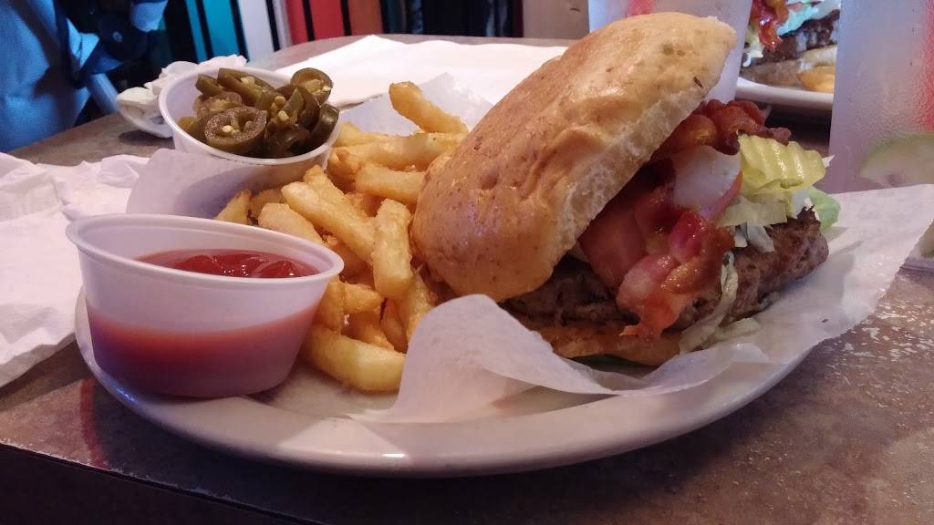 Herberts | restaurant | 1440 N Walnut Ave, New Braunfels, TX 78130, USA | 8306269323 OR +1 830-626-9323