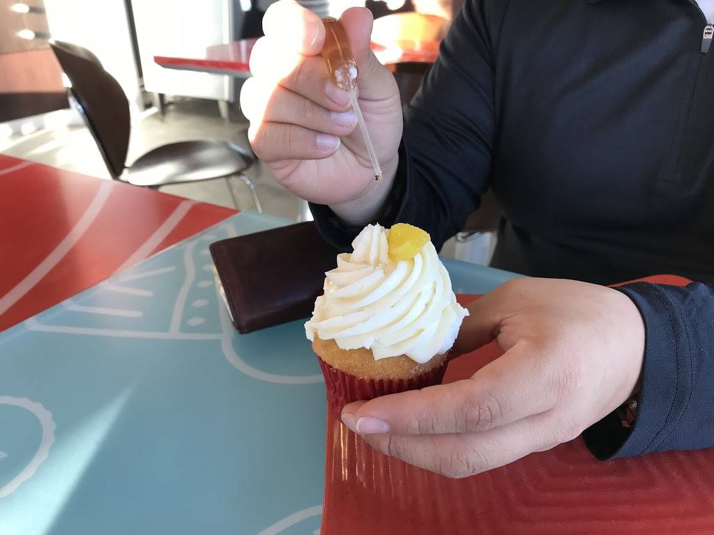 Jones Bros Cupcakes | bakery | 2121 S 67th St, Omaha, NE 68106, USA | 4028842253 OR +1 402-884-2253