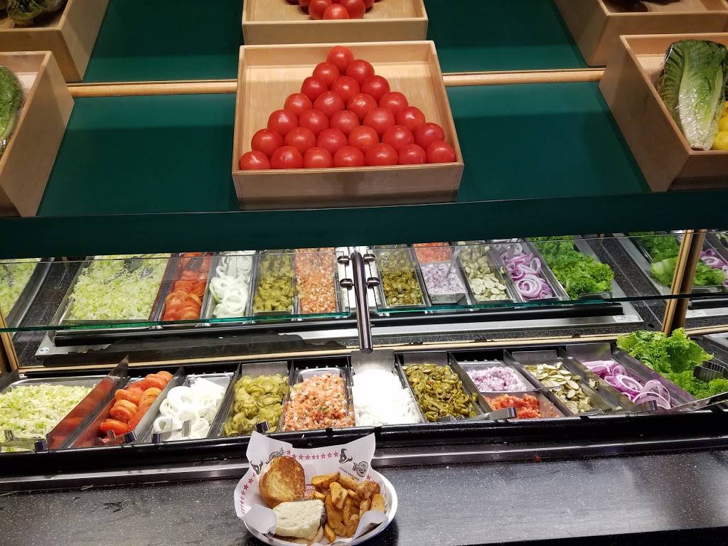 Fuddruckers | restaurant | 13010 Northwest Fwy, Houston, TX 77040, USA | 7134624508 OR +1 713-462-4508