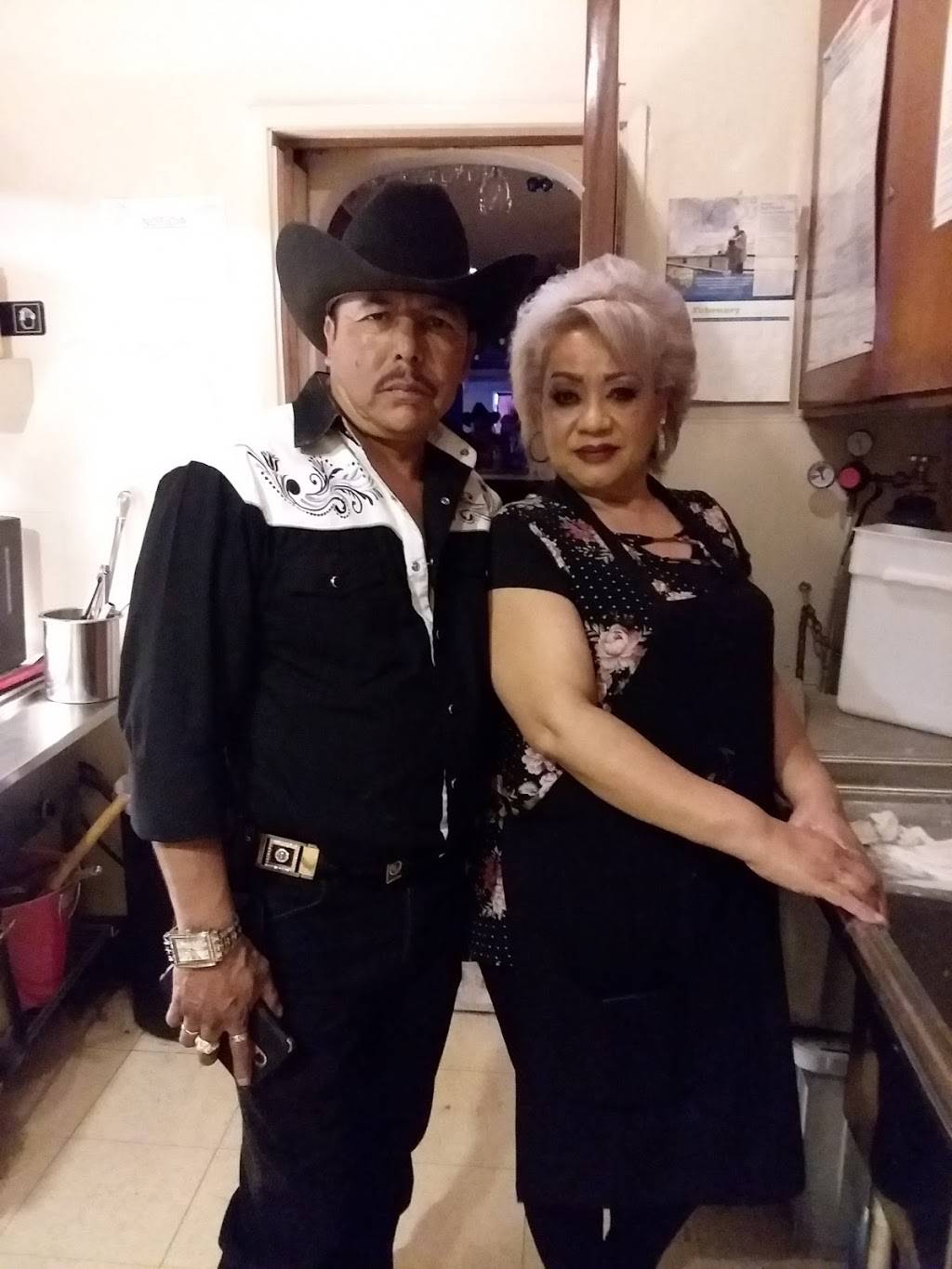 El Molino Rojo | restaurant | 481 N Fresno St, Fresno, CA 93701, USA | 5594424834 OR +1 559-442-4834