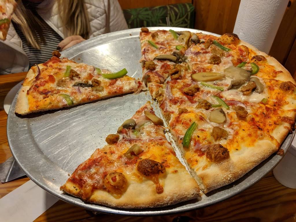 Ski Mountain Pizza | meal delivery | 631 Ski Mountain Rd, Gatlinburg, TN 37738, USA | 8653251512 OR +1 865-325-1512