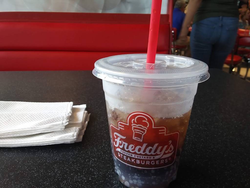Freddys Frozen Custard & Steakburgers | restaurant | 2204 Troy Rd, Edwardsville, IL 62025, USA | 6186925096 OR +1 618-692-5096