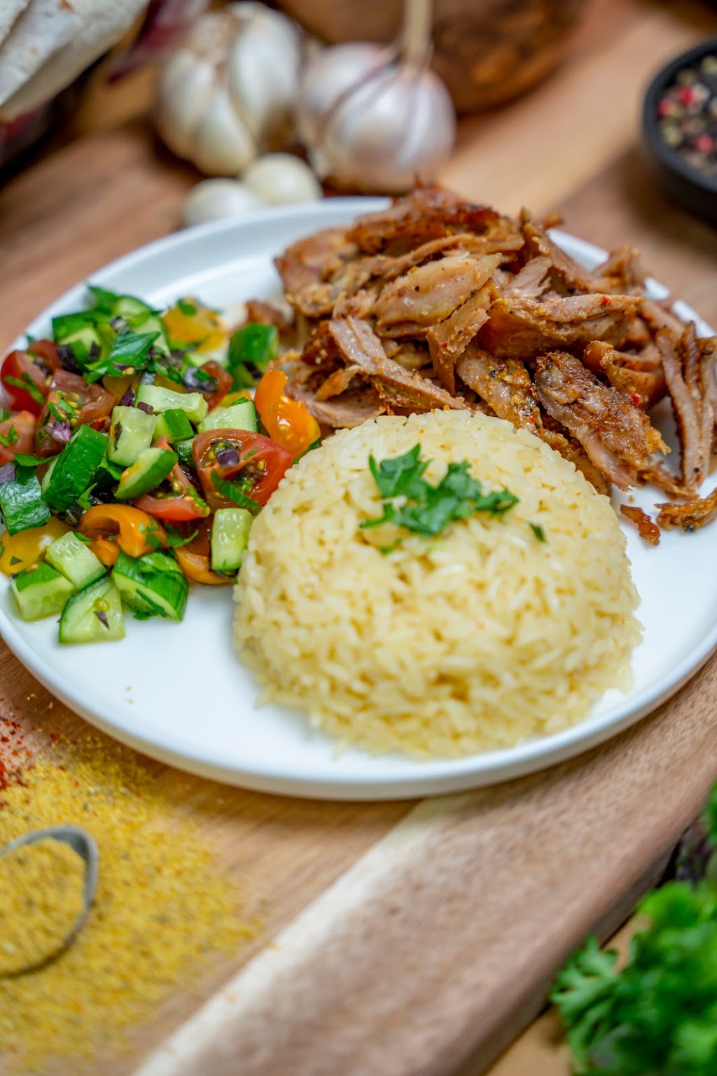 Grub Zone @ NoHo | restaurant | 12515 Victory Blvd, North Hollywood, CA 91606, USA | 7477884782 OR +1 747-788-4782