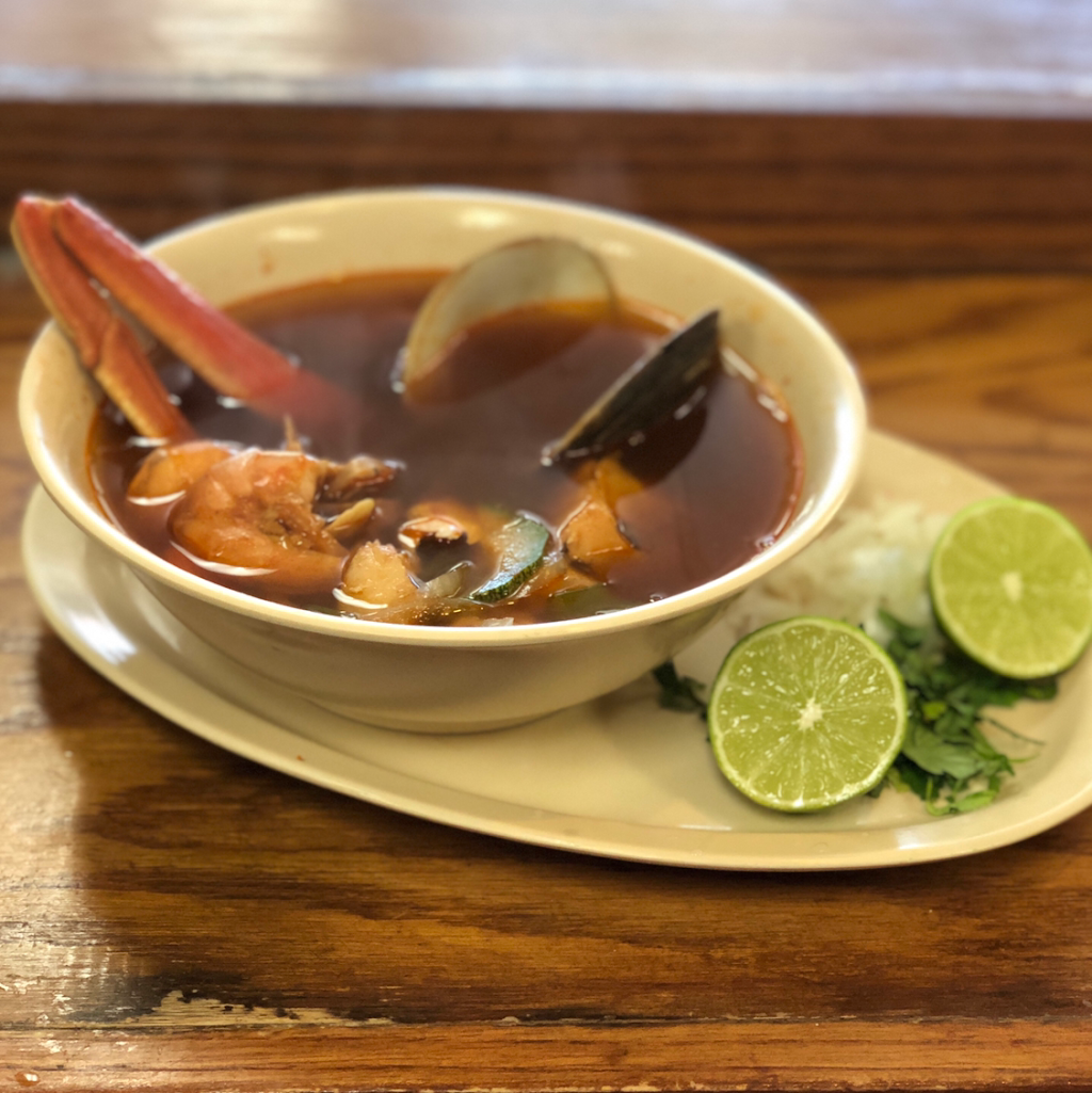 El Chilaquil Mexican And Seafood Restaurant | restaurant | 1052 E Ave. J, Lancaster, CA 93535, USA | 6619414068 OR +1 661-941-4068