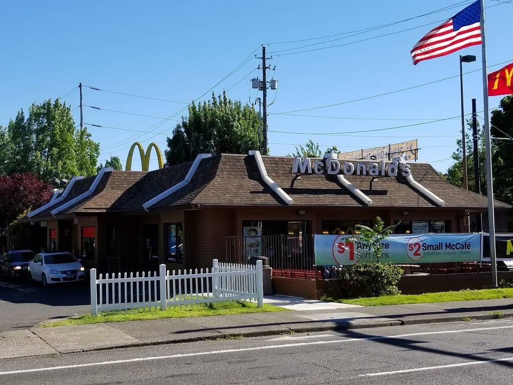 McDonalds | cafe | 1520 NE Grand Ave, Portland, OR 97232, USA | 5032877719 OR +1 503-287-7719