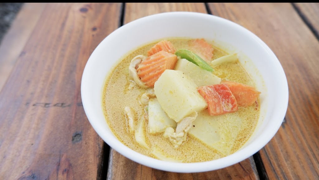 Suphatra Thai | restaurant | 6035 NE Halsey St, Portland, OR 97213, USA | 5037095539 OR +1 503-709-5539