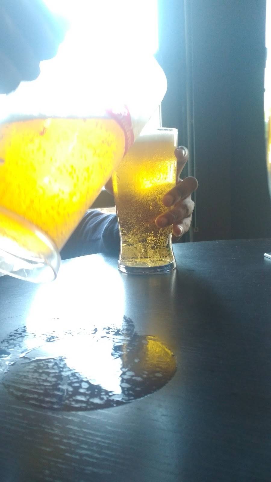 Watts Restaurant | restaurant | 1 Eglinton Square, Scarborough, ON M1L 2K1, Canada | 4167550523 OR +1 416-755-0523