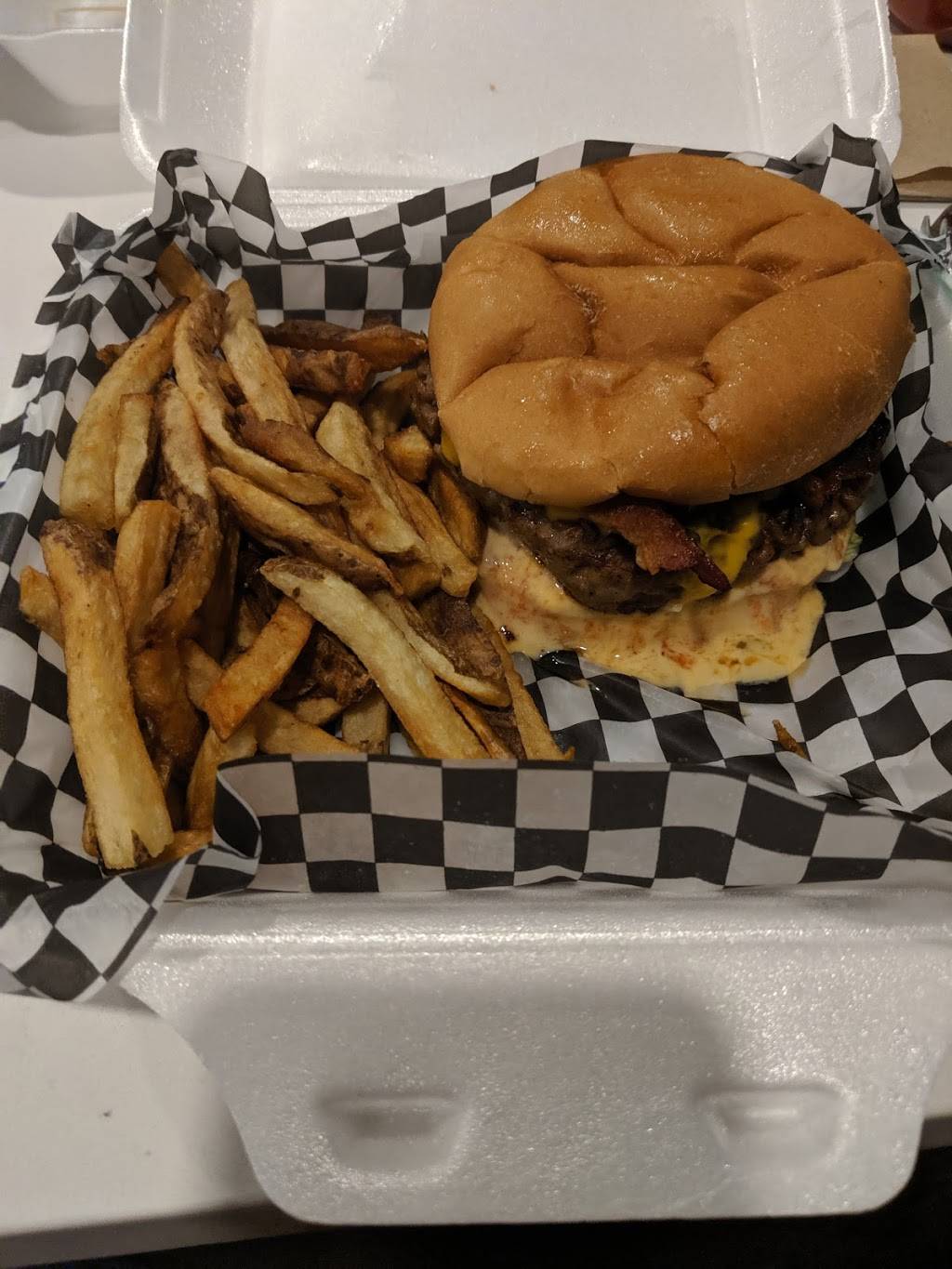 Burger st | restaurant | 4218 Lawrence ave E #13 (Lormor plaza, Scarborough, ON M1E 4X9, Canada | 4162861000 OR +1 416-286-1000