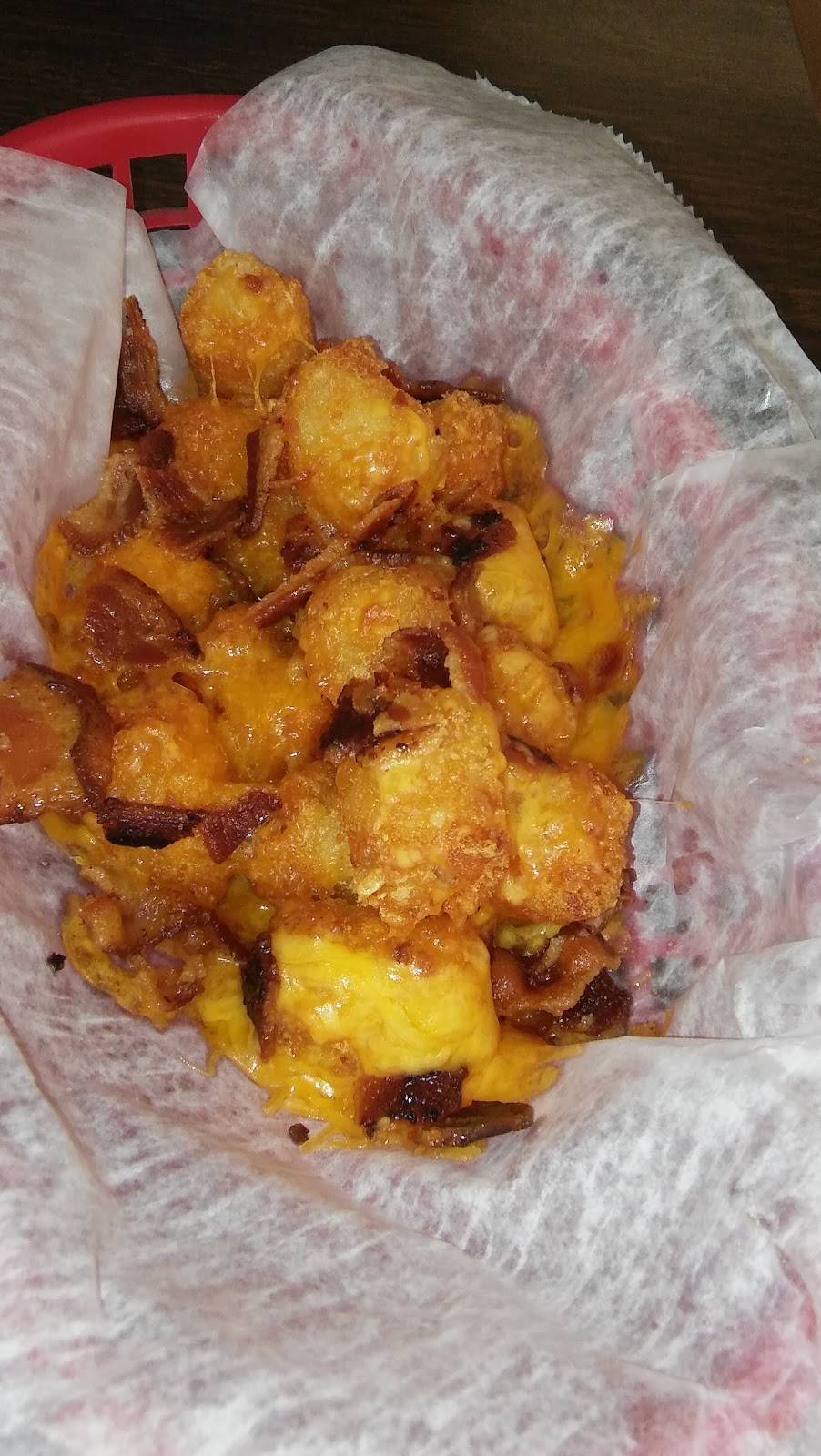 The Lapel Bulldog | restaurant | 701 Main St, Lapel, IN 46051, USA | 7655343746 OR +1 765-534-3746